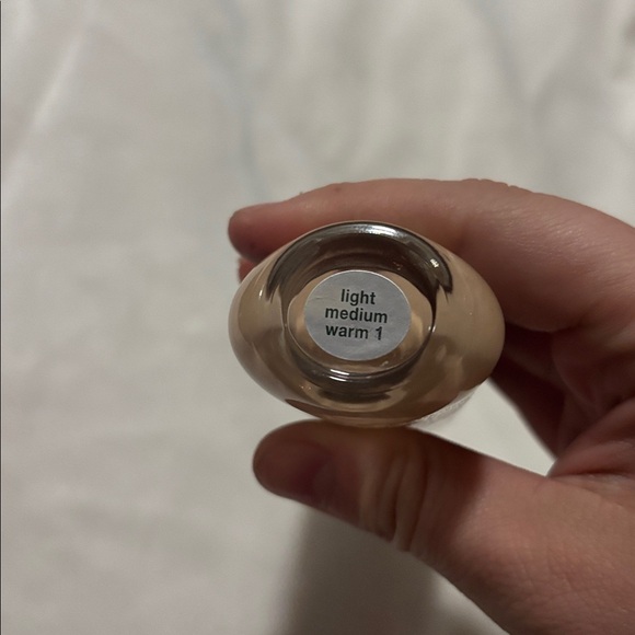 Clinique Even Better Clinical SPF 45 Foundation - Light Warm - Picture 4 of 4